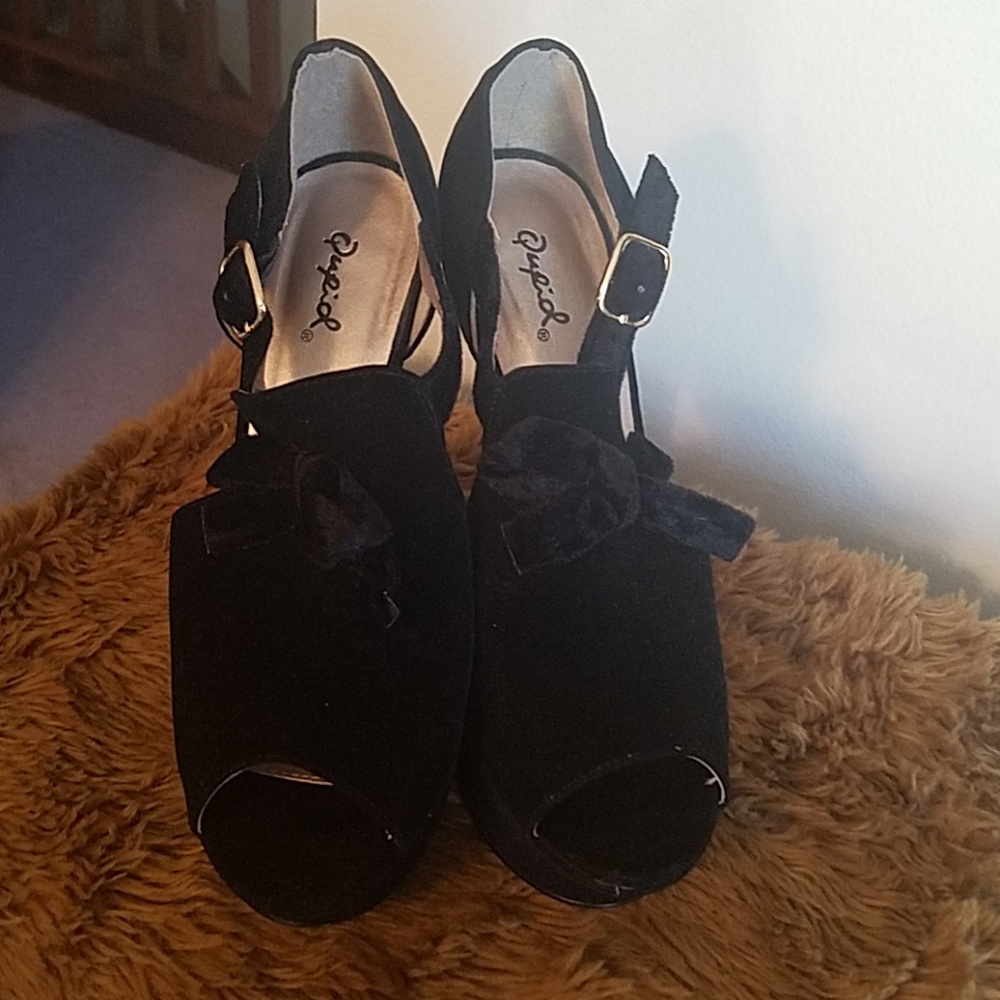 Shoes - Picture 2 of 5
